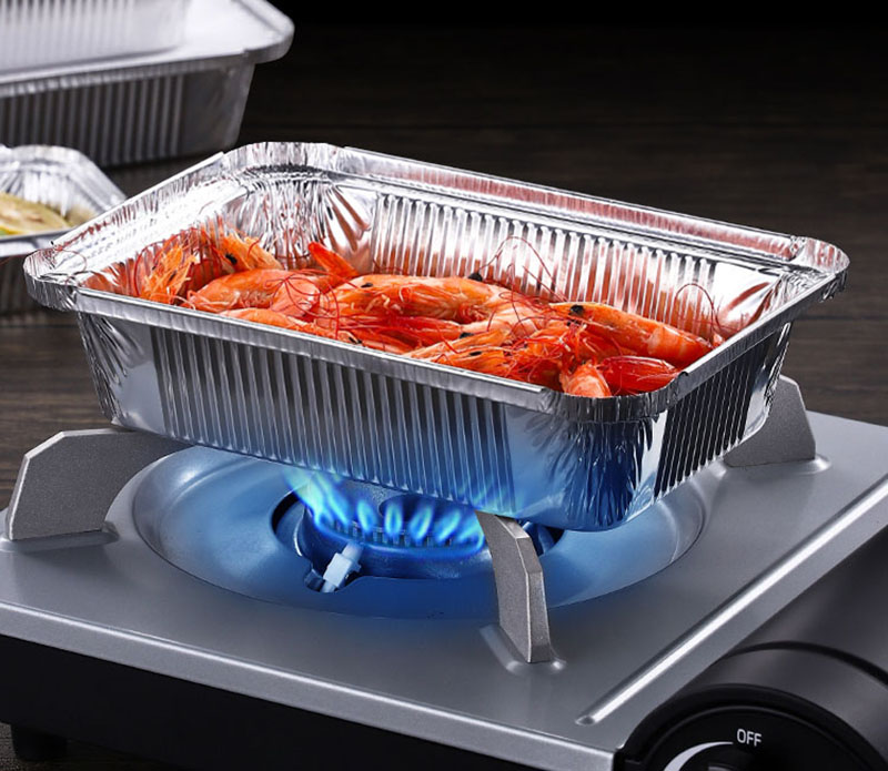 أدوات المائدة المصنوعة من رقائق الألومنيوم