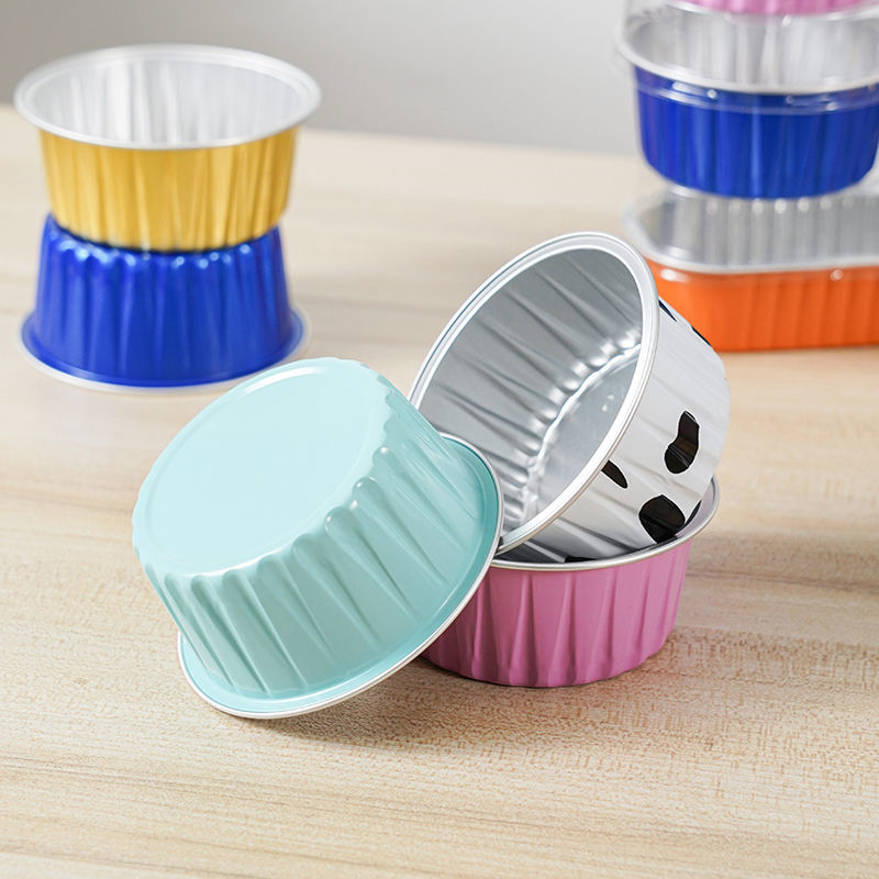 أكواب خبز صغيرة من رقائق الألومنيوم قابلة للغلق باللون الذهبي مع غطاء بلاستيكي